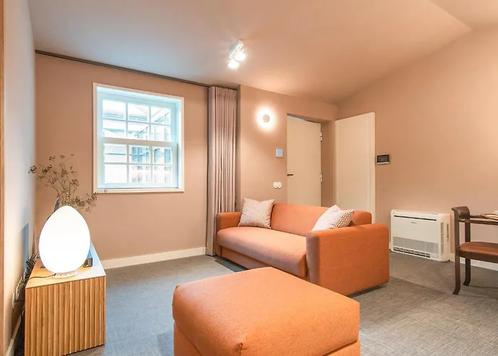 Sra Do Leite Next To Cathedral By Sé *