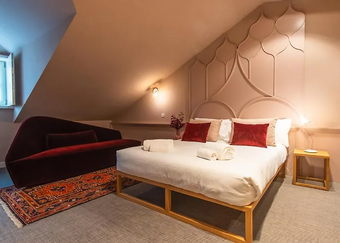 Sra Do Leite Next To Cathedral By Sé