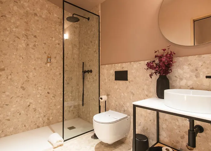 Sra Do Leite Next To Cathedral By Se